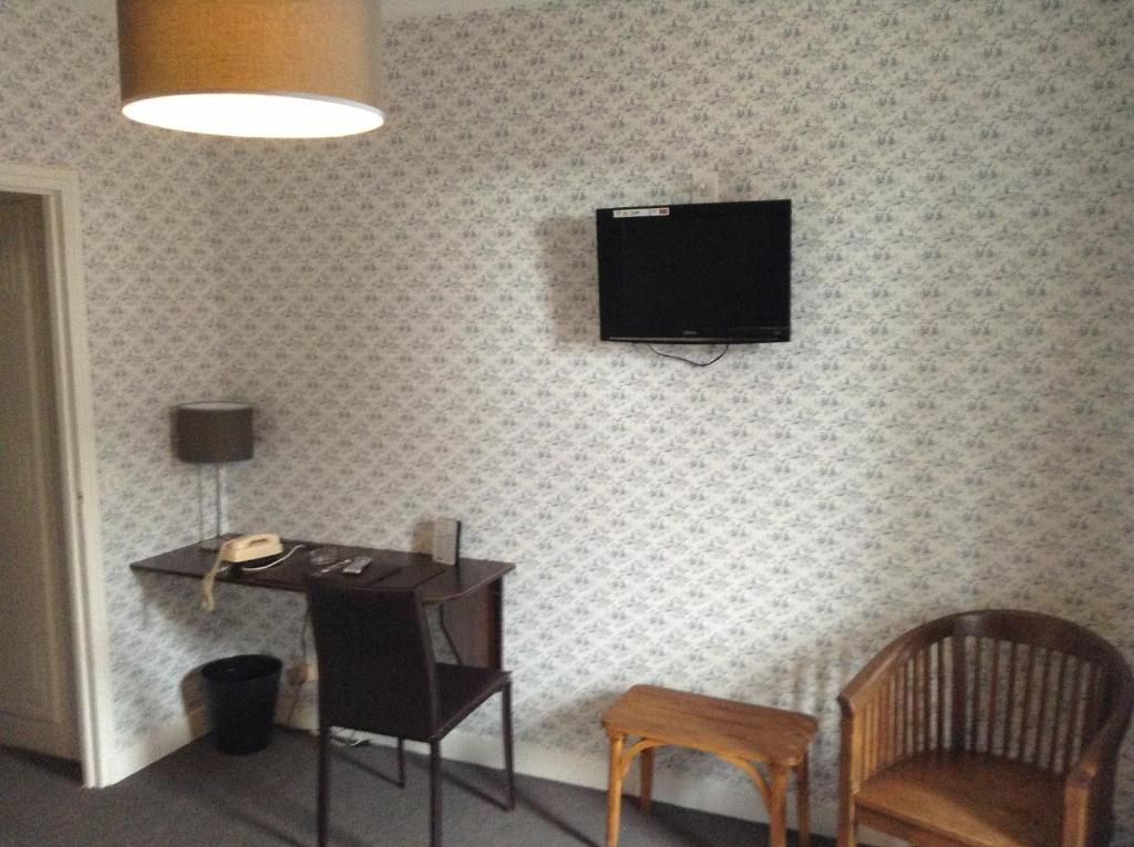 Logis Terrasse Hotel Lisieux Room photo