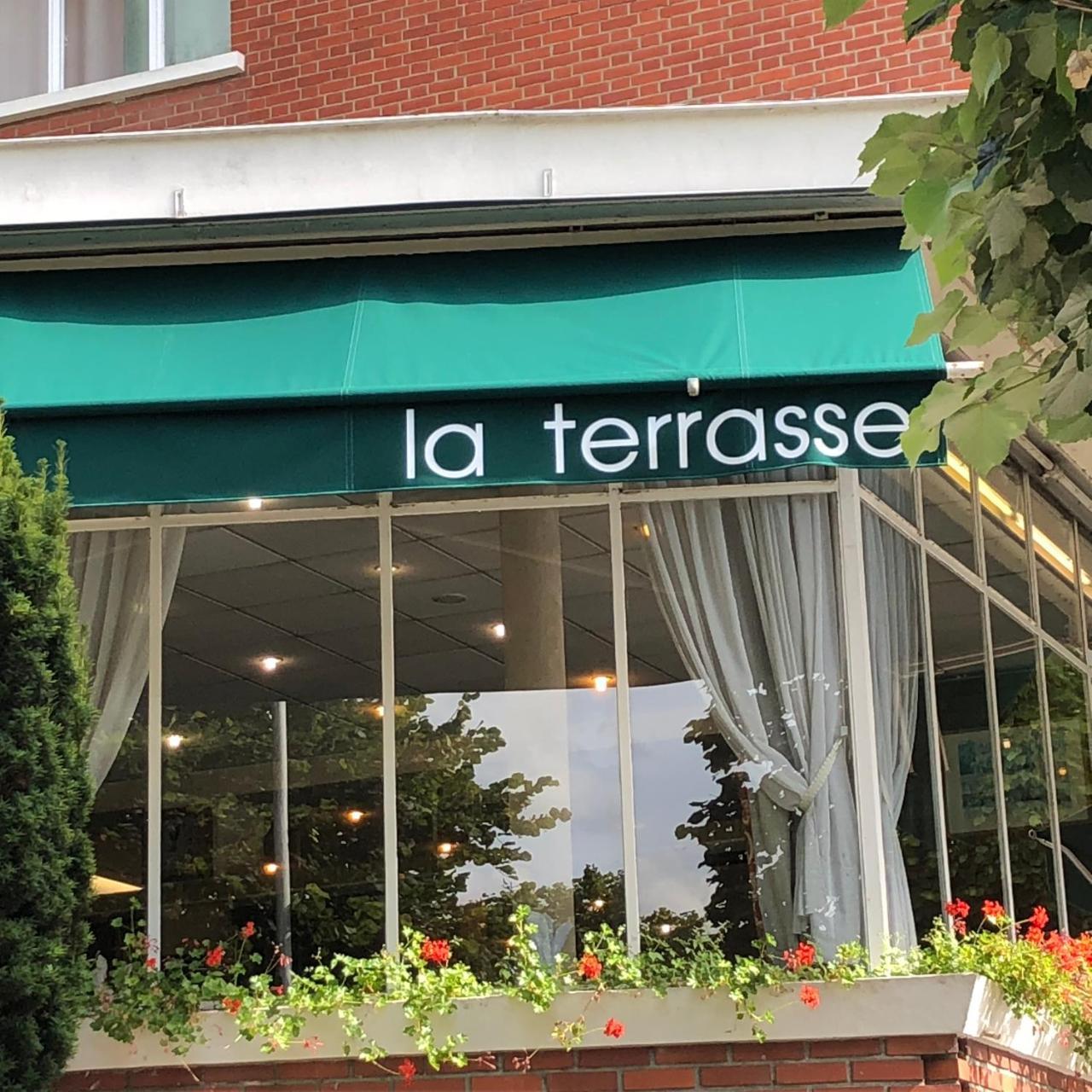 Logis Terrasse Hotel Lisieux Exterior photo