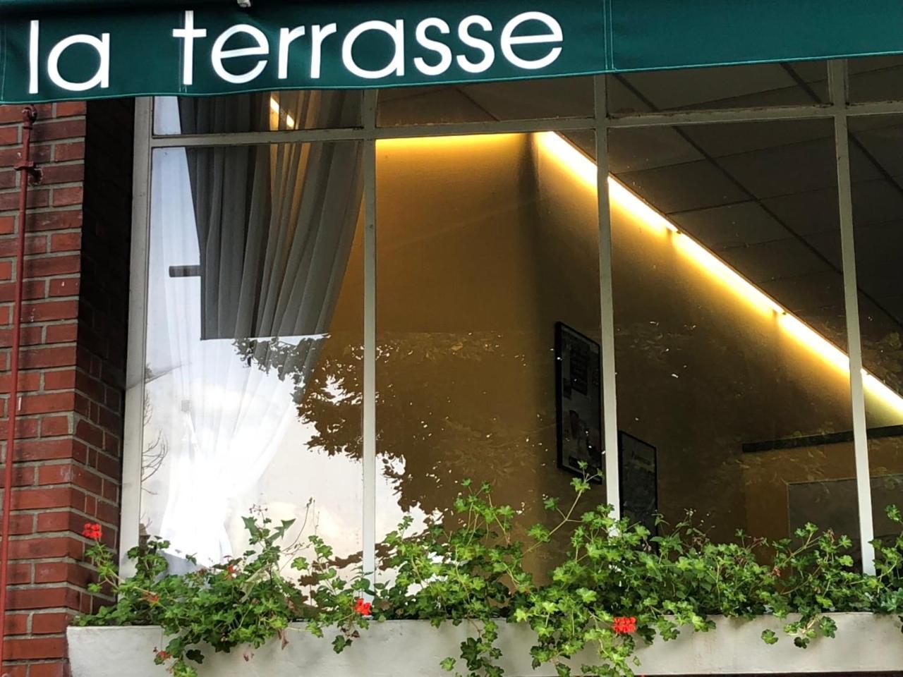 Logis Terrasse Hotel Lisieux Exterior photo