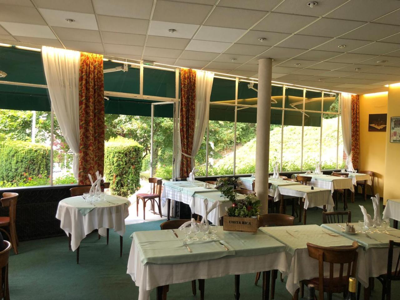 Logis Terrasse Hotel Lisieux Exterior photo